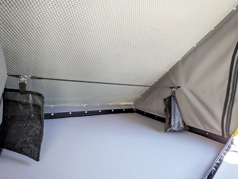 Load image into Gallery viewer, Quick Pitch Aero Light Weight Roof Top Tent
