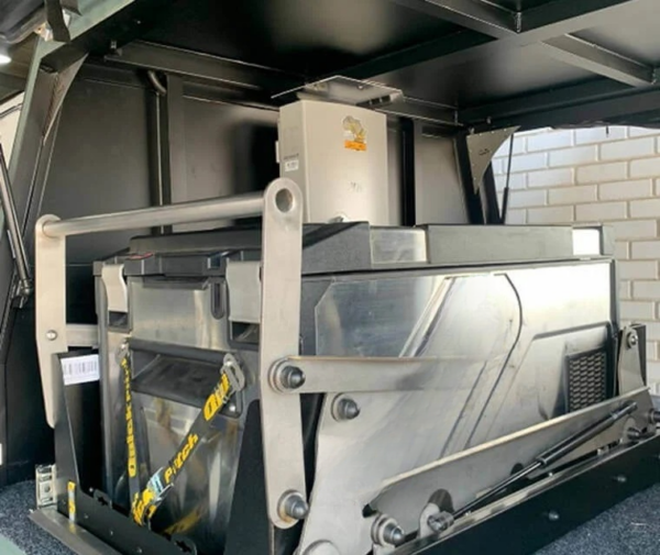 Load image into Gallery viewer, Quick Pitch Drop Down Fridge Slide Medium Up To 60L (Pan Size 770mm X 495mm)