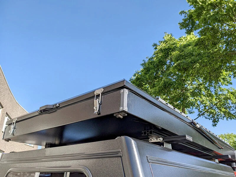 Load image into Gallery viewer, Quick Pitch Aero Light Weight Roof Top Tent
